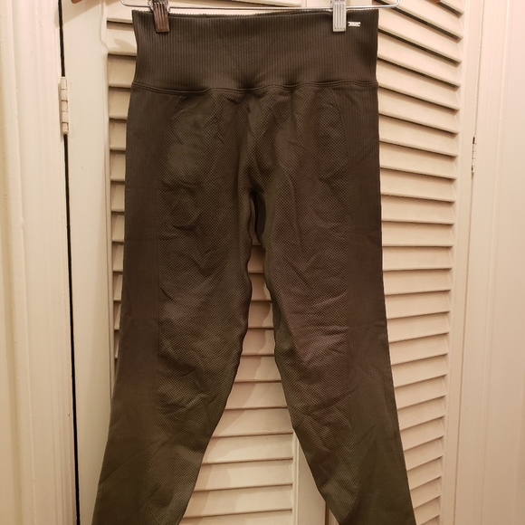 New Victoria's secret Pink "army green" leggings..size small - Picture 4 of 7